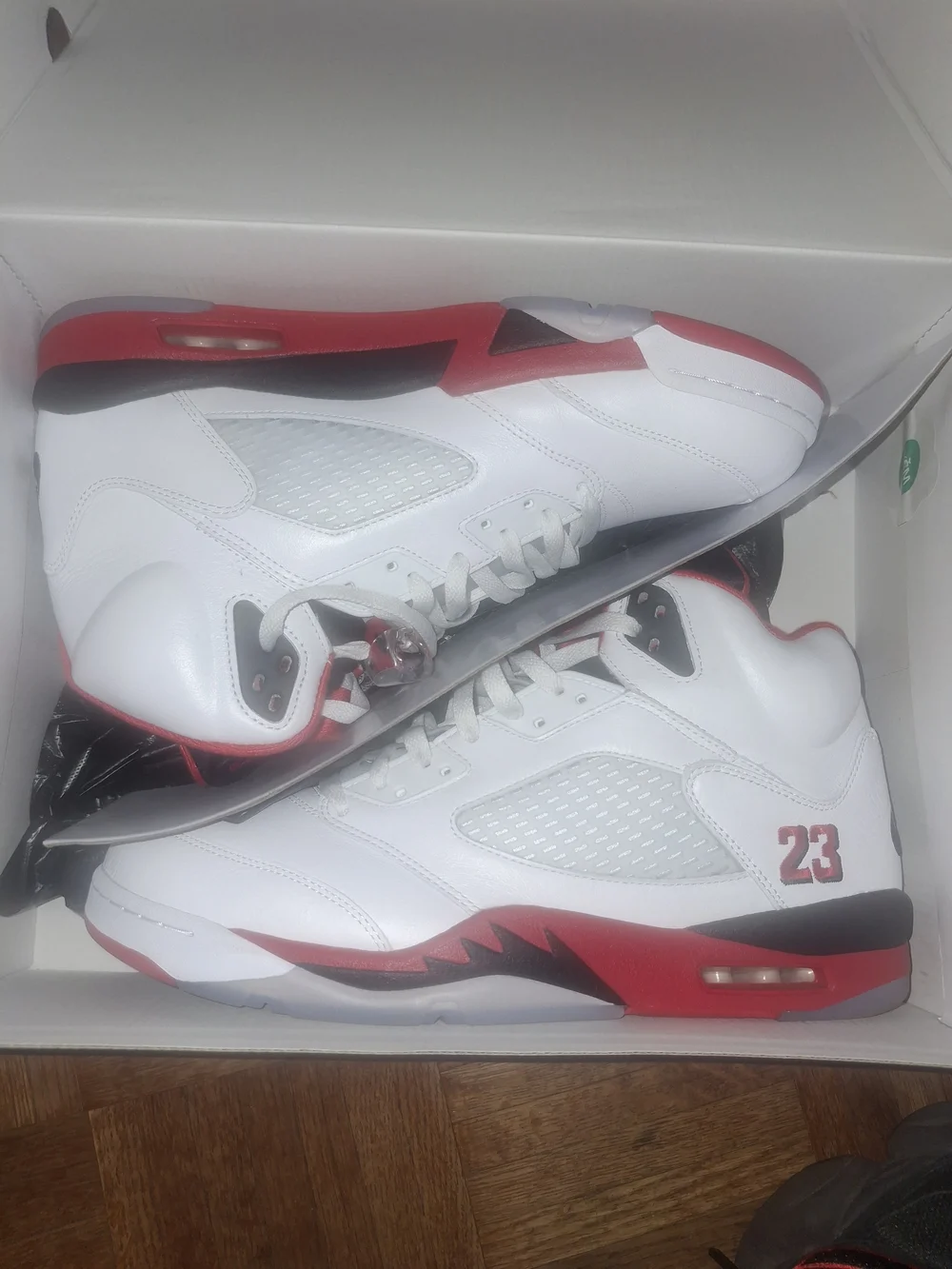 Jordan Men's White, Red and Black Retro Basketball Shoes